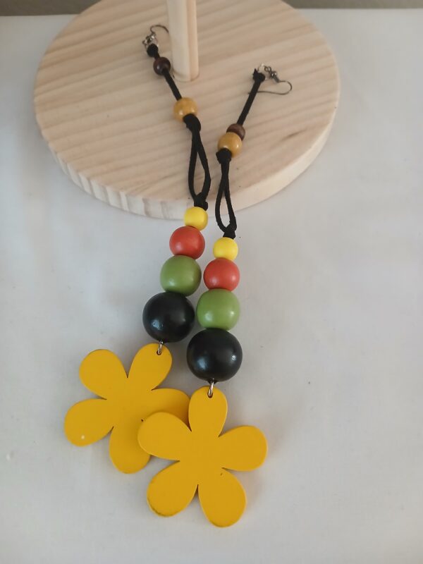 Wooden earrings E015
