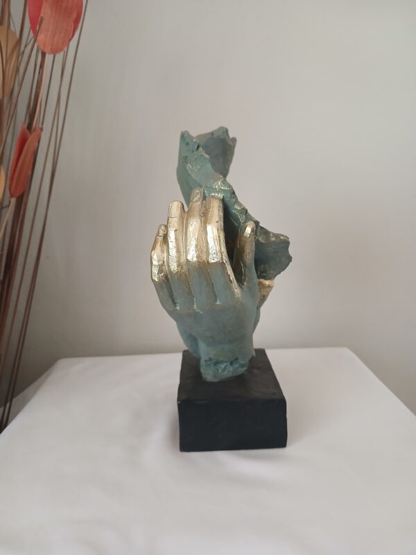 Resting Lady sculpture Z001