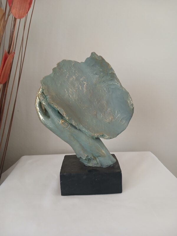 Resting Lady sculpture Z001