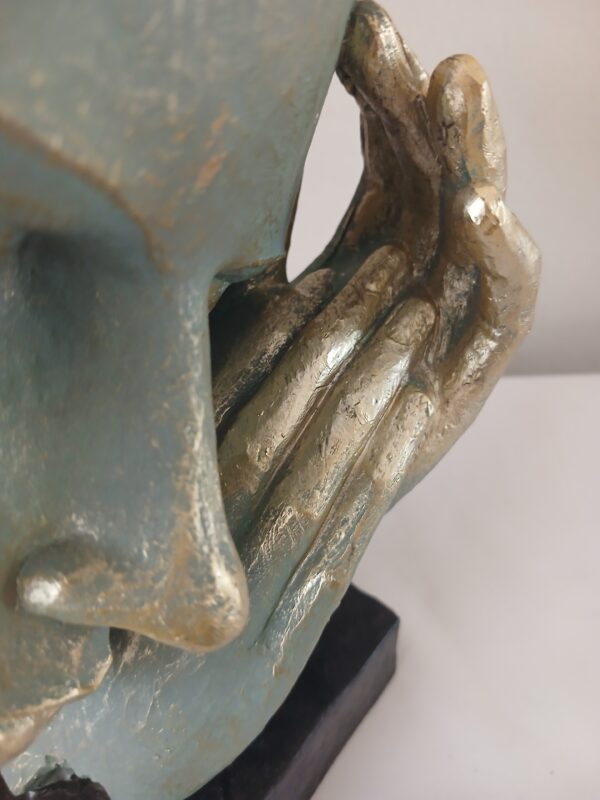 Resting Lady sculpture Z001